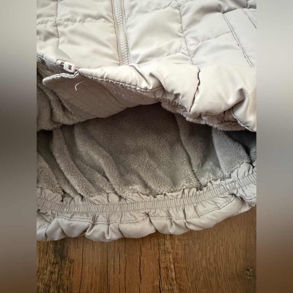 Abercrombie Kids Girls Puffer Jacket Size 7/8 Gray –Water-Resistant – Pre-Owned - Picture 7 of 16